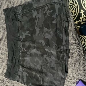 Lululemon black camo skort with side pockets size 10 tall